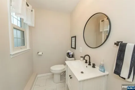 8 Cypress Court Fairfield NJ 07004