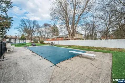 8 Cypress Court Fairfield NJ 07004
