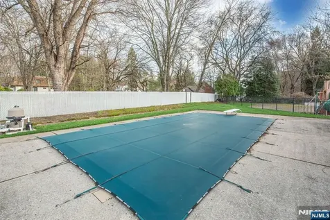 8 Cypress Court Fairfield NJ 07004