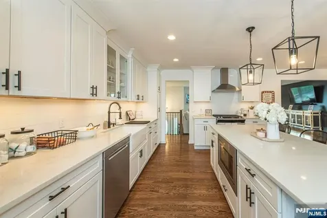 8 Cypress Court Fairfield NJ 07004