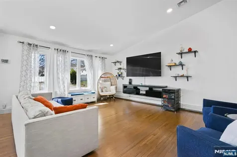 15 Wanda Court Clifton NJ 07014