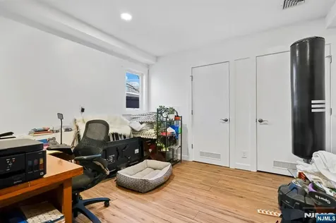 15 Wanda Court Clifton NJ 07014