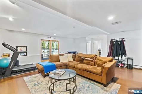 15 Wanda Court Clifton NJ 07014