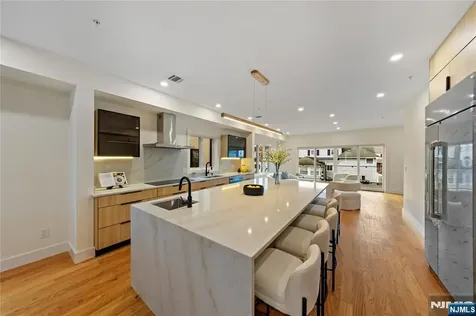 811 Jassamine Way Fort Lee NJ 07024