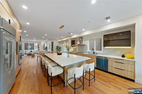 811 Jassamine Way Fort Lee NJ 07024