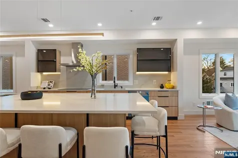 811 Jassamine Way Fort Lee NJ 07024