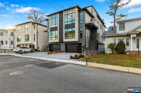 811 Jassamine Way Fort Lee NJ 07024