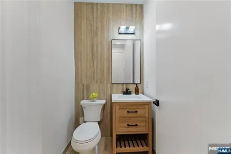 811 Jassamine Way Fort Lee NJ 07024