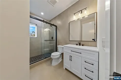 811 Jassamine Way Fort Lee NJ 07024