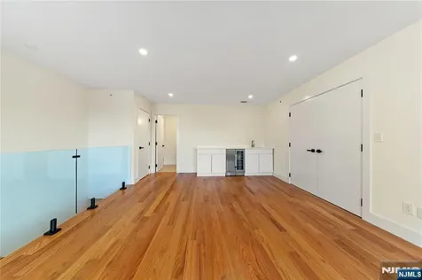 811 Jassamine Way Fort Lee NJ 07024