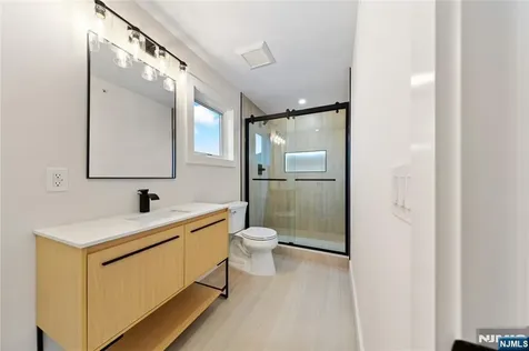 811 Jassamine Way Fort Lee NJ 07024