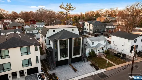 811 Jassamine Way Fort Lee NJ 07024