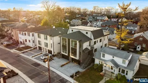 811 Jassamine Way Fort Lee NJ 07024