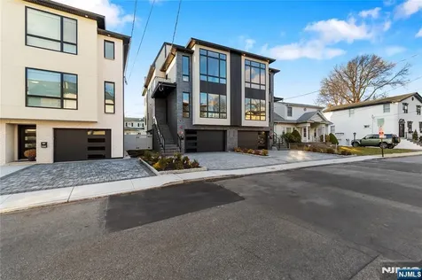 811 Jassamine Way Fort Lee NJ 07024