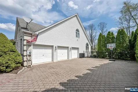 18 Renshaw Drive Montville Township NJ 07045