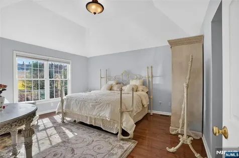 4 Coventry Road Hamburg NJ 07419