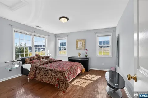4 Coventry Road Hamburg NJ 07419