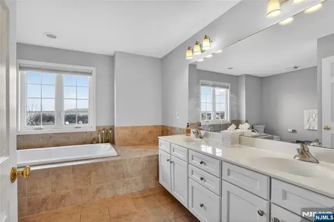 4 Coventry Road Hamburg NJ 07419