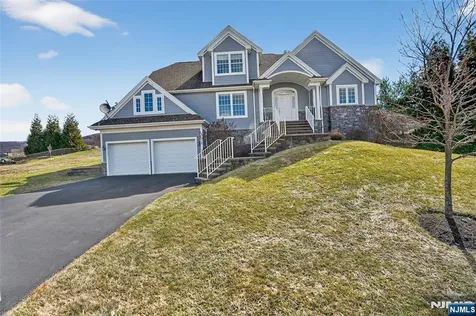4 Coventry Road Hamburg NJ 07419