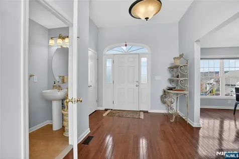 4 Coventry Road Hamburg NJ 07419