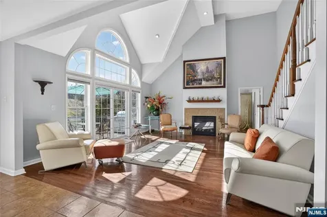 4 Coventry Road Hamburg NJ 07419