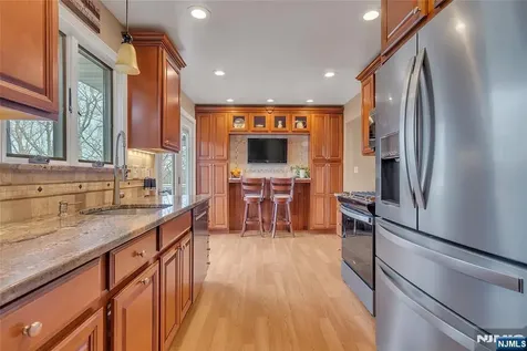85 Larsen Road West Milford NJ 07480