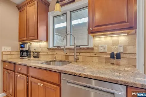 85 Larsen Road West Milford NJ 07480