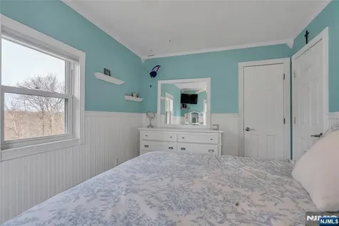 85 Larsen Road West Milford NJ 07480