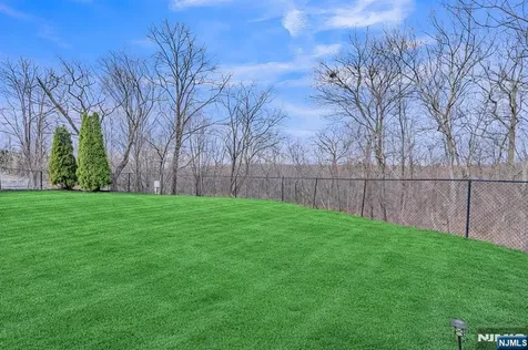 85 Larsen Road West Milford NJ 07480