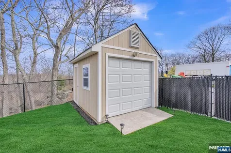 85 Larsen Road West Milford NJ 07480