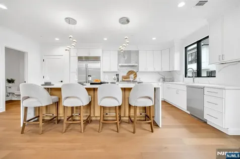28 Skye Drive Paramus NJ 07652