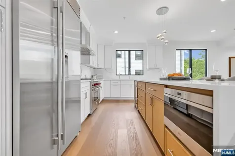 28 Skye Drive Paramus NJ 07652