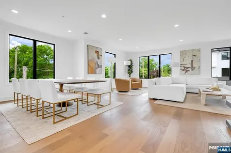 28 Skye Drive Paramus NJ 07652
