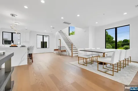 28 Skye Drive Paramus NJ 07652