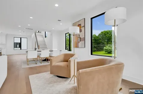 28 Skye Drive Paramus NJ 07652