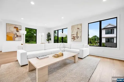 28 Skye Drive Paramus NJ 07652
