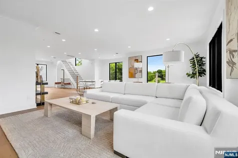 28 Skye Drive Paramus NJ 07652