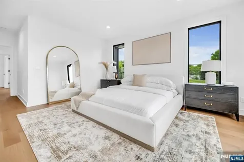 28 Skye Drive Paramus NJ 07652