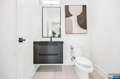 28 Skye Drive Paramus NJ 07652
