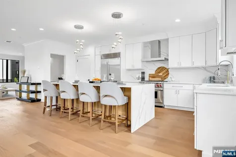 28 Skye Drive Paramus NJ 07652