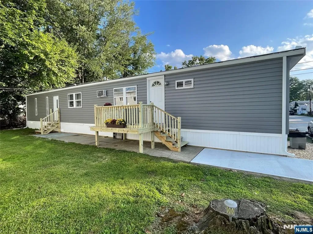 28 Finns Drive Wayne NJ 07470