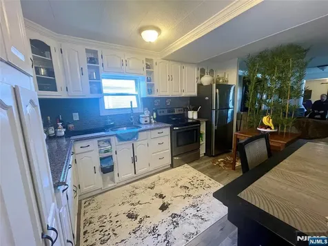 28 Finns Drive Wayne NJ 07470