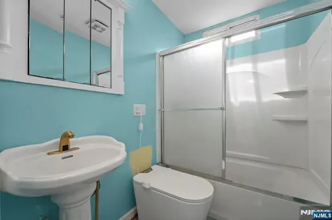 21 Helen Drive Moonachie NJ 07074