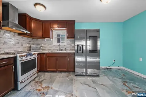 21 Helen Drive Moonachie NJ 07074