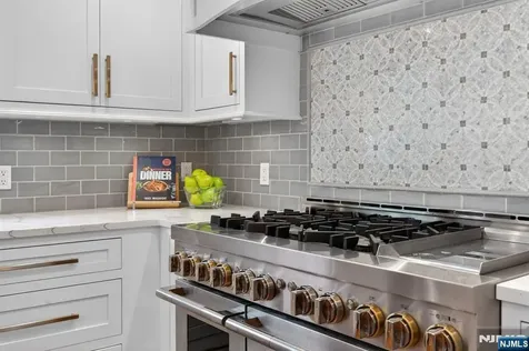 20 Parkview Drive Millburn NJ 07041