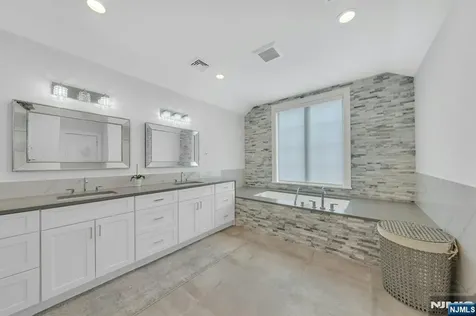 45 Brook Way Demarest NJ 07627