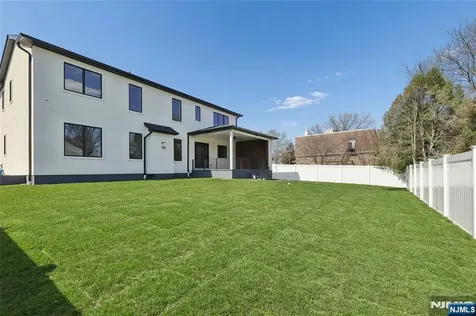 228 Spring Valley Road Paramus NJ 07652