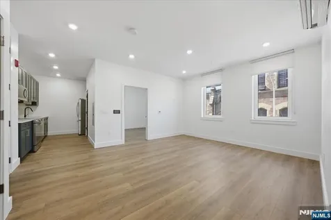 21 Lincoln Newark NJ 07102