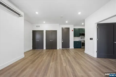 21 Lincoln Newark NJ 07102