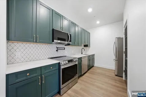 21 Lincoln Newark NJ 07102